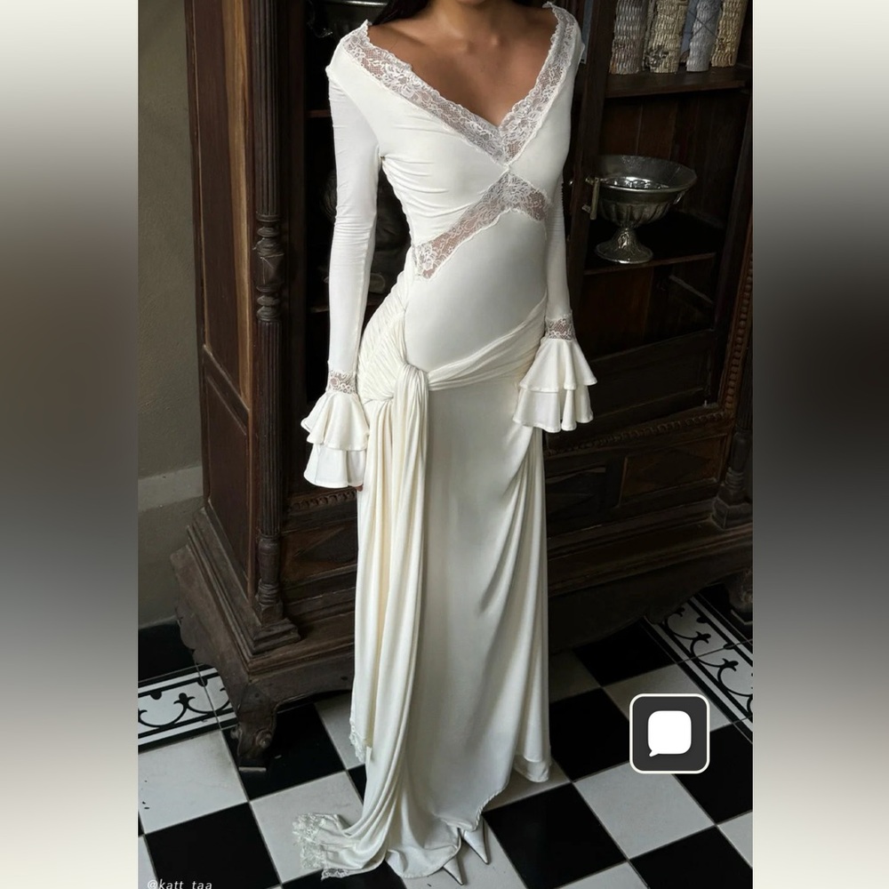 Meshki Electra
Slinky Lace Maxi Dress Ivory - size Large